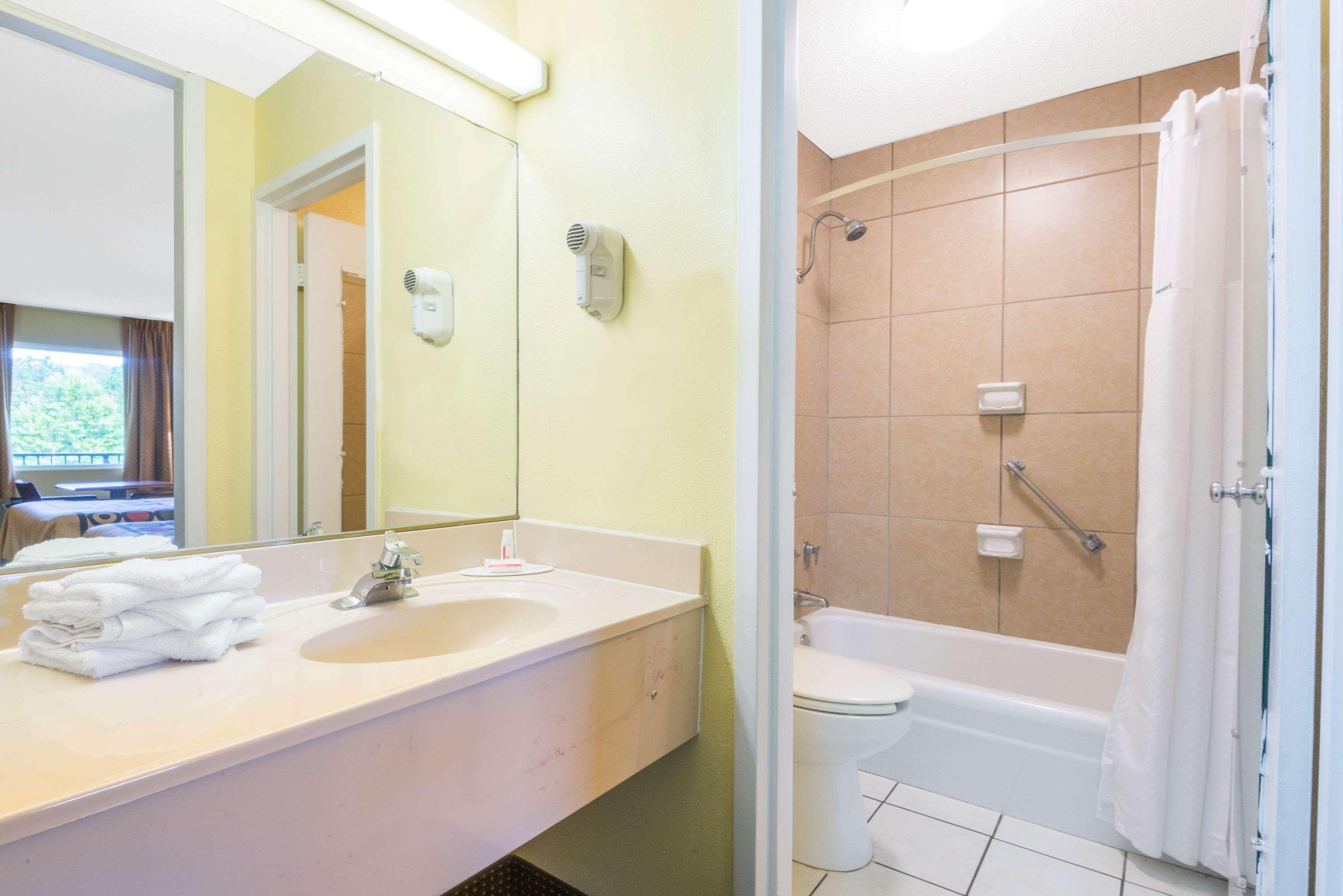 ซูเปอร์ 8 บาย วินด์แฮม วิลเลียมส์เบิร์ก Motel วิลเลียมสเบิร์ก ภายนอก รูปภาพ